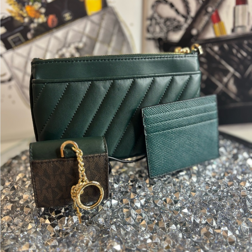 Michael Kors Emerald Green Crossbody with Card holder and AirPod case NWOT - Picture 3 of 12